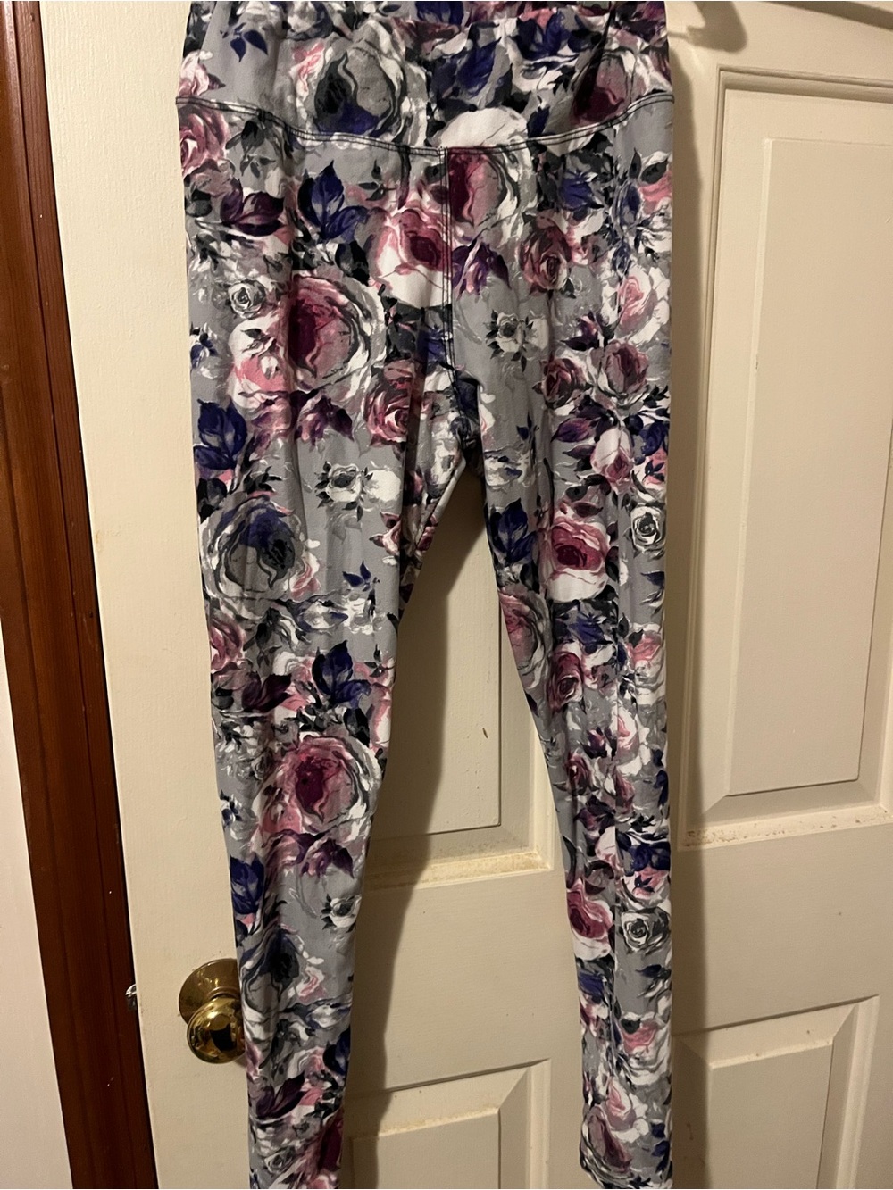 Soft and Comfortable Floral Pattern Leggings - Picture 2 of 4